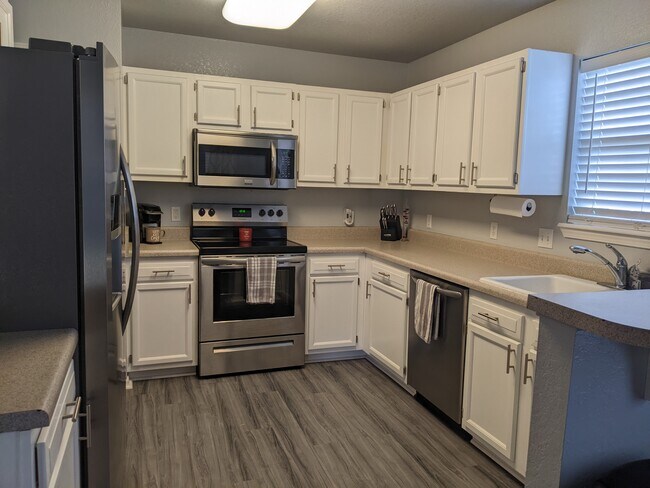 Building Photo - 291 Ridgecrest Dr