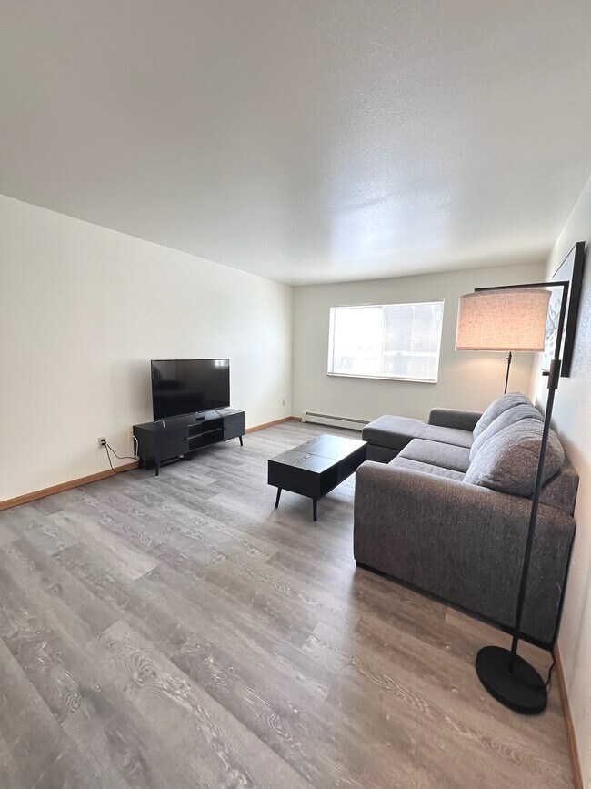 Foto del edificio - 1512 Lake Elmo Dr