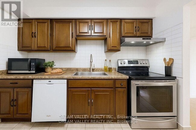 Building Photo - 175-175 Trudelle St
