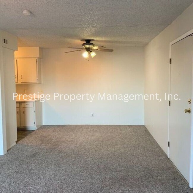 Building Photo - Cute NorthWest Condo With Everything You N...