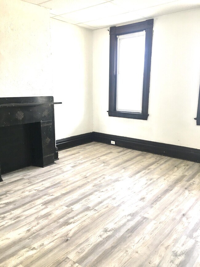 Building Photo - 110 Giffin Ave