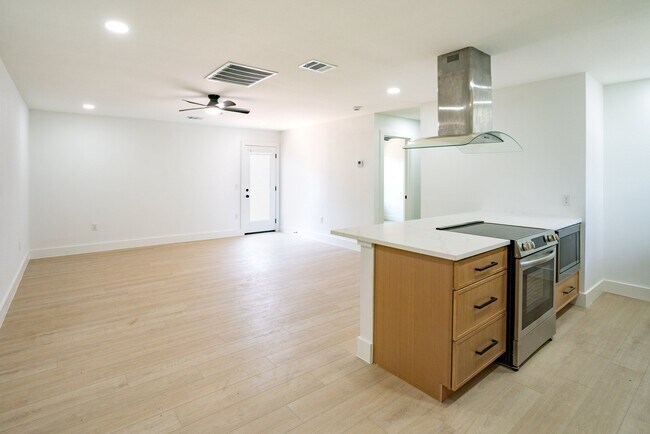 Foto del edificio - 1142 Mansell Ave