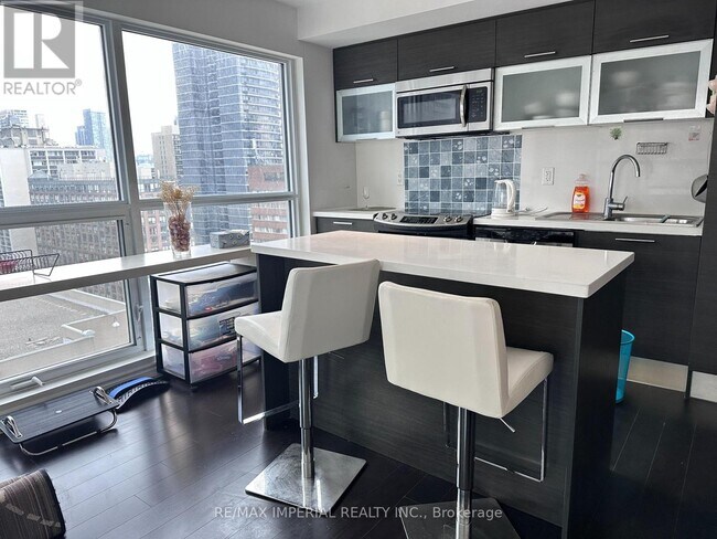 Photo du bâtiment - 386-1386 Yonge St