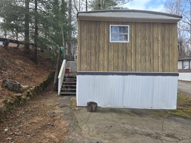 Building Photo - 1075 Sweeten Creek Rd