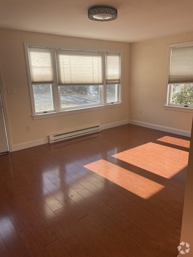 Villages At Swan Pond Apartments under 800 Walpole, MA 1 Rentals