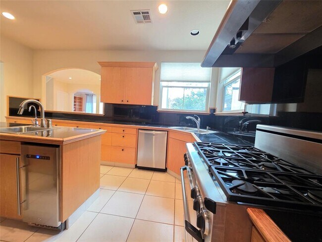 Building Photo - 9260 Deepwater Dr