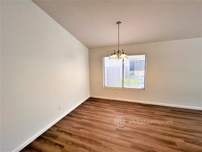 Building Photo - 12323 W Rancho Dr