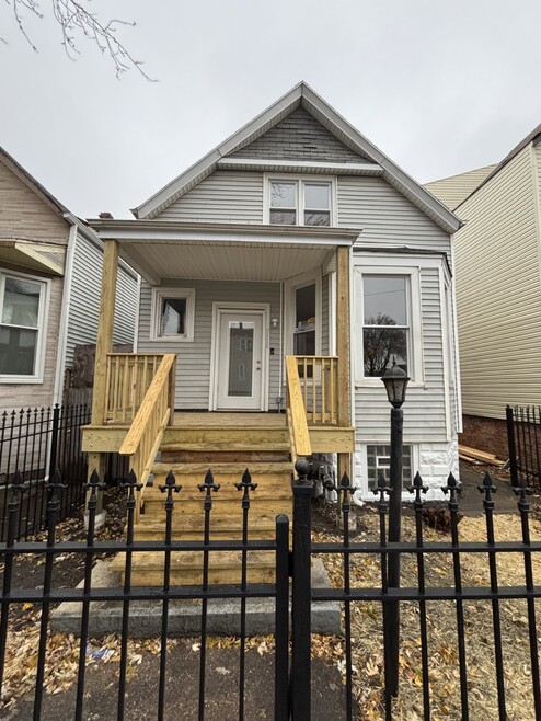 Building Photo - 3836 W Wabansia Ave