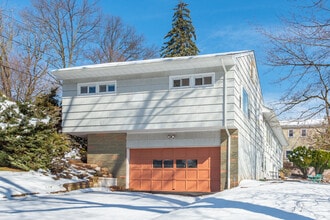 Building Photo - 18 Devon Dr