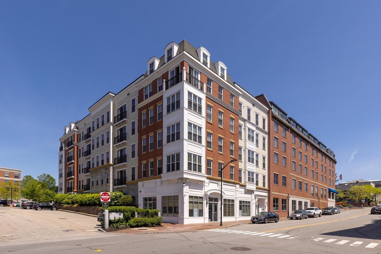 Primary Photo - 77 Hanover St