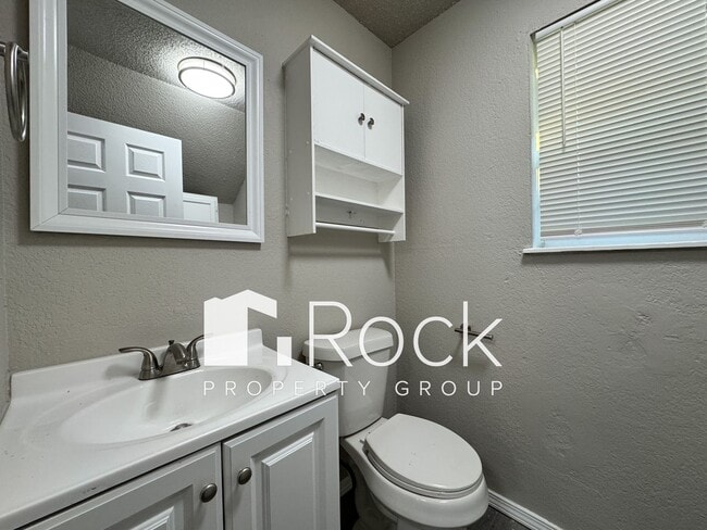 Foto del edificio - 3 Bedroom Townhome in West OKC