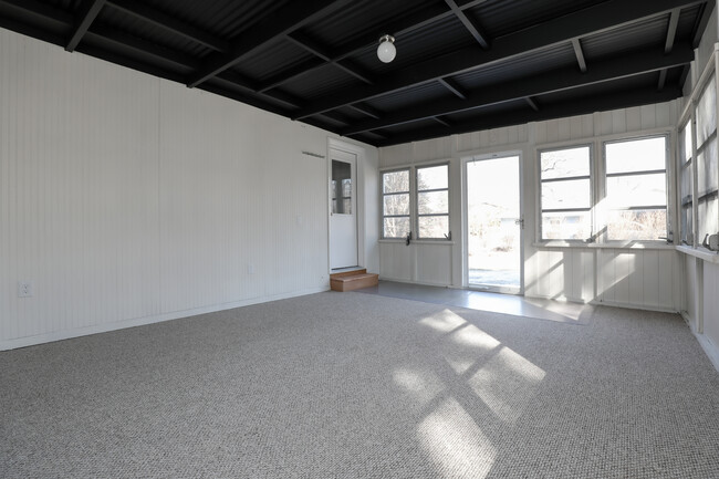 Building Photo - 409 Mineral Springs Ave
