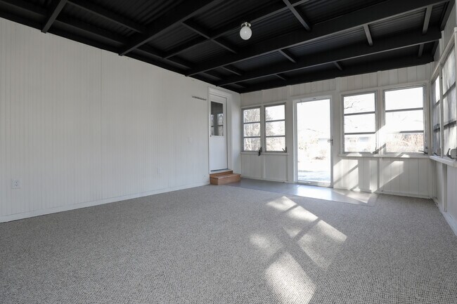 Foto del edificio - 409 Mineral Springs Ave