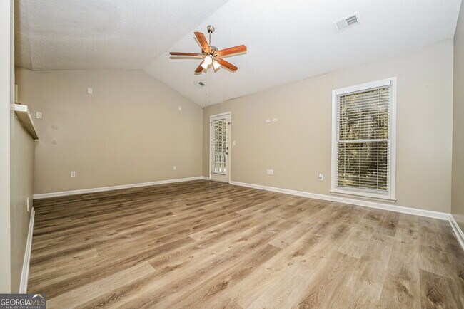 Building Photo - 125 Vesta Ct