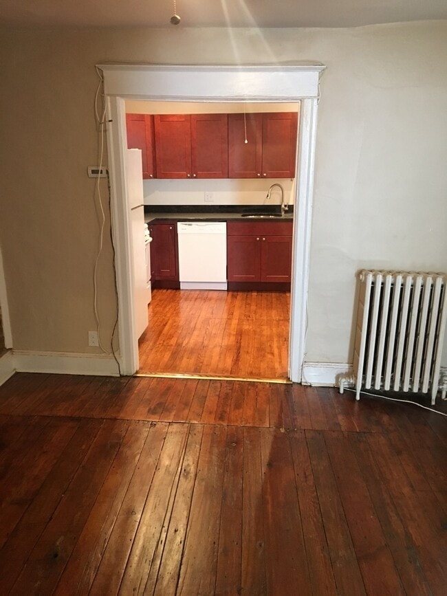 Living room, Looking towards kitchen - 1221 Ellsworth St