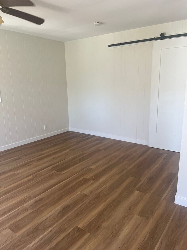 Building Photo - Studio Unit for Rent in Camarillo