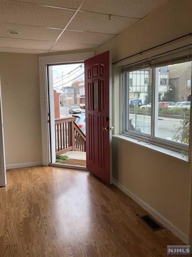 Building Photo - 522 Ringwood Ave