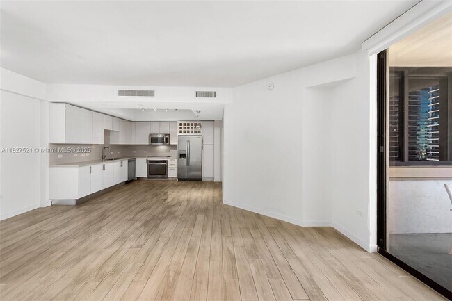 Foto del edificio - 999 SW 1st Ave