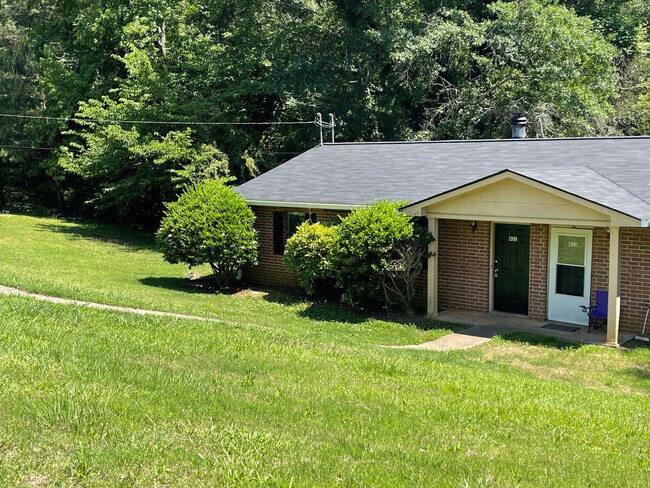 Building Photo - 2 Bedroom/ 1.5 Bathroom Duplex on Old Epps...