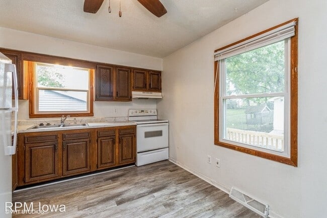 Building Photo - 3 br, 1 bath House - 1549 E Virginia Ave