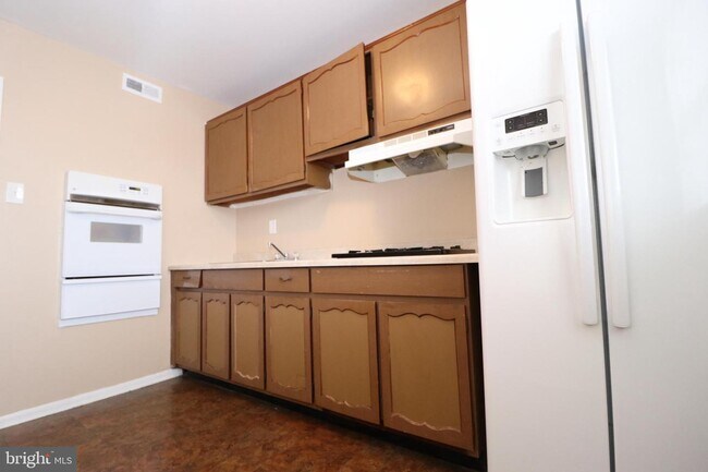 Foto del edificio - 12430 Dunks Ferry Rd