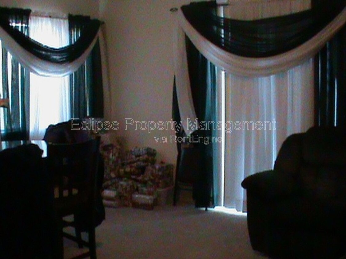 Building Photo - 2828 S Forest Ln