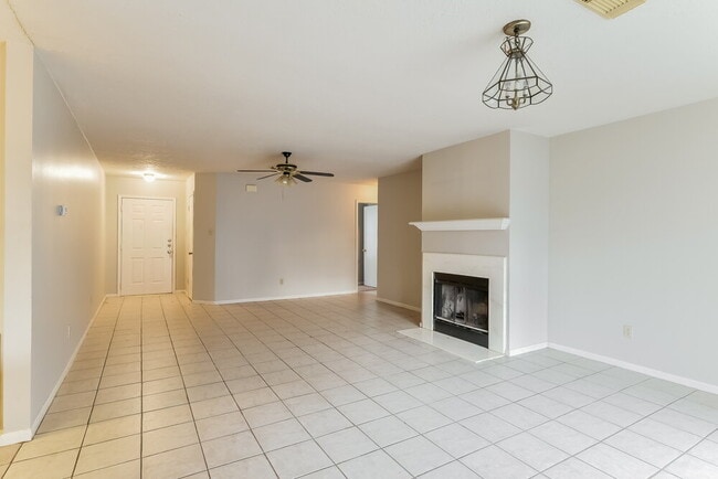 Foto del edificio - 28907 Binefield St