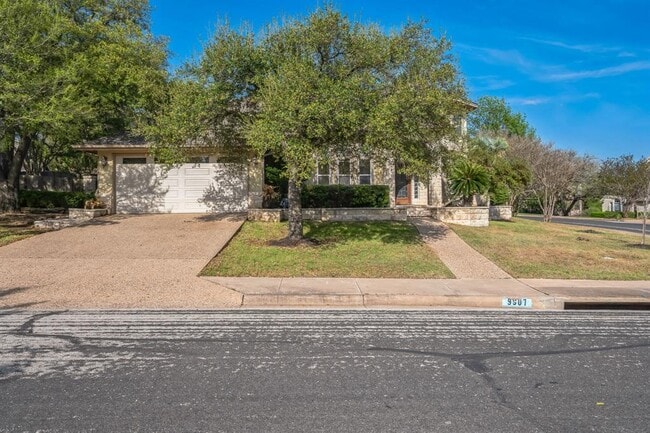Building Photo - 9907 Spicewood Mesa
