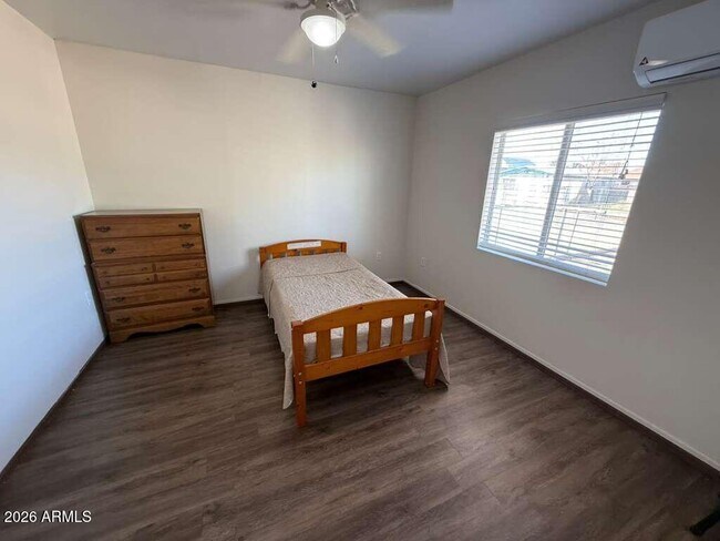 Foto del edificio - 936 E 8th St