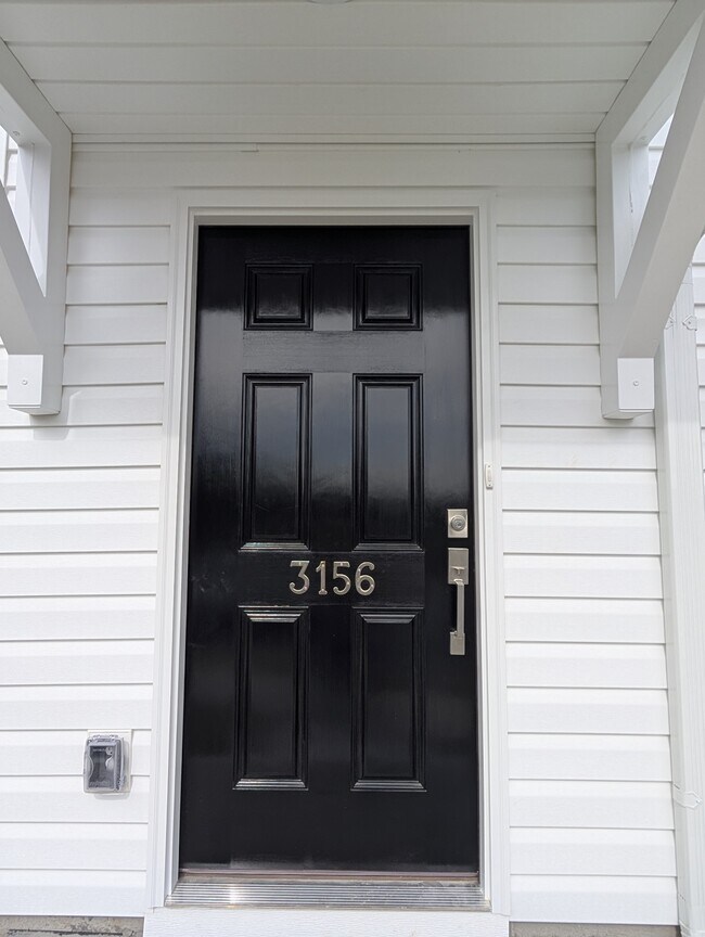 Foto del edificio - 3156 Fall Hills Dr