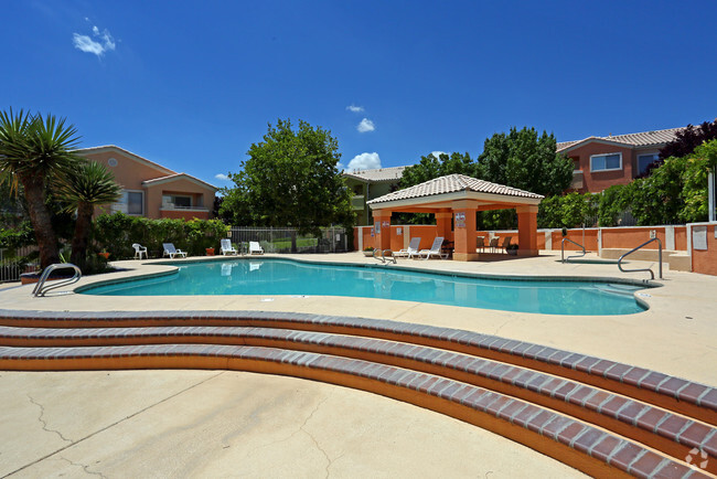 Terraza y piscina - Taylor Ranch