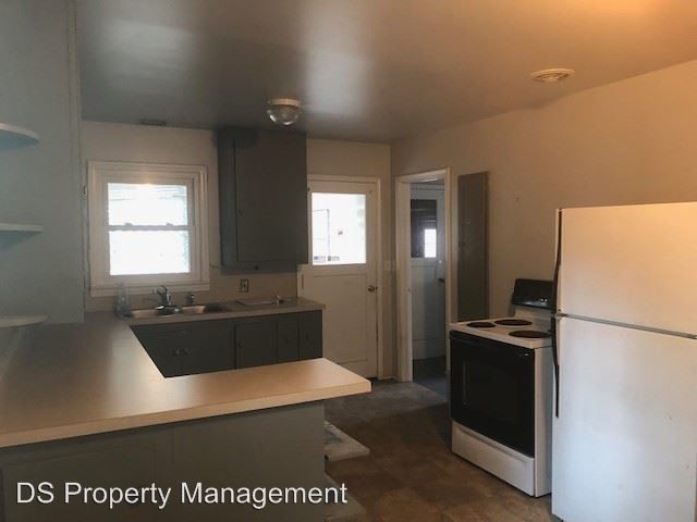 Building Photo - 2 br, 1 bath House - 581 S Victoria Dr