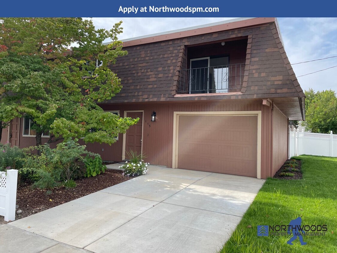 Primary Photo - RENT REDUCED!!! Very Nice 3 Bedroom 2.5 Ba...