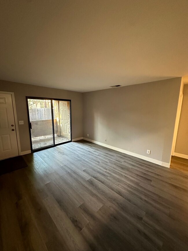 Foto del edificio - Affordable 3-Bed, 2-Bath Condo with Update...