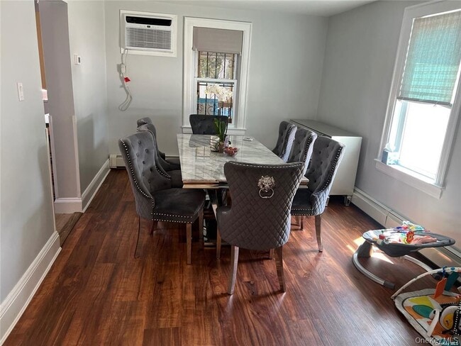 Building Photo - 1261 Waverly St