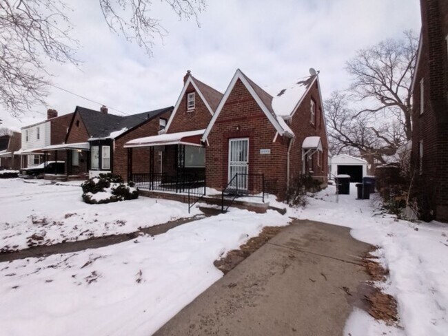 Foto del edificio - 3 bedroom/1.5 bath now available! $1300/mo!