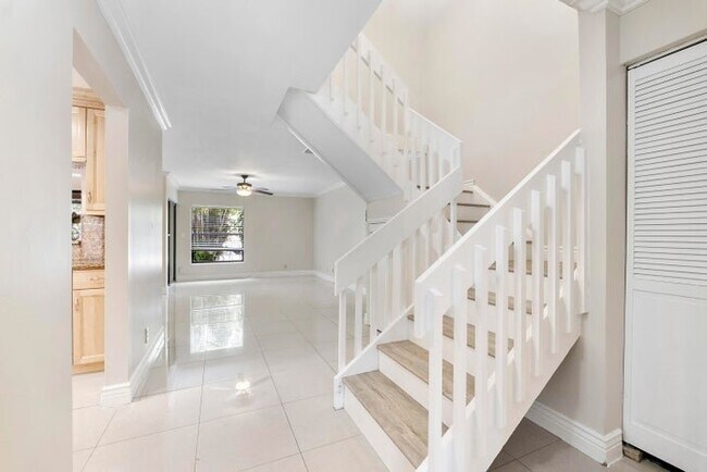 Building Photo - 2047 NW 45th Ave