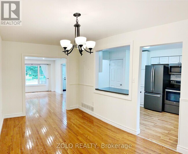 Building Photo - 576 Camelot Dr