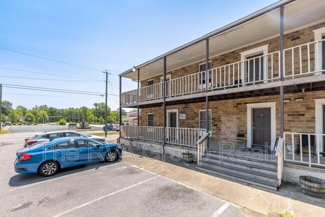 Building Photo - 3807 Woodlawn St