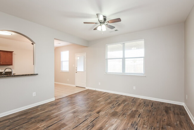 Foto del edificio - 308 Meadow Lark Ln