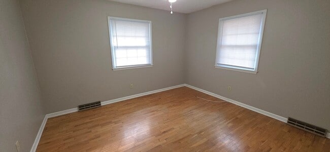 Building Photo - Beautiful 3 Bedroom Ranch in the Kickapoo School District! $1495