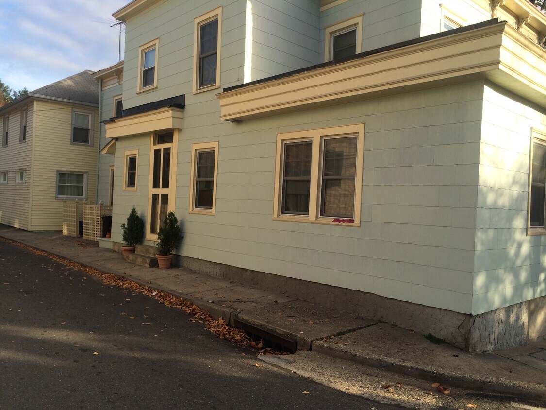 125 12th Ave, Sea Cliff, NY 11579 Apartments in Sea Cliff, NY