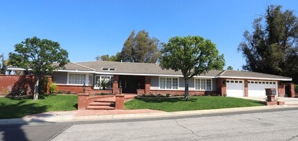 Building Photo - 460 S Bridge View Dr