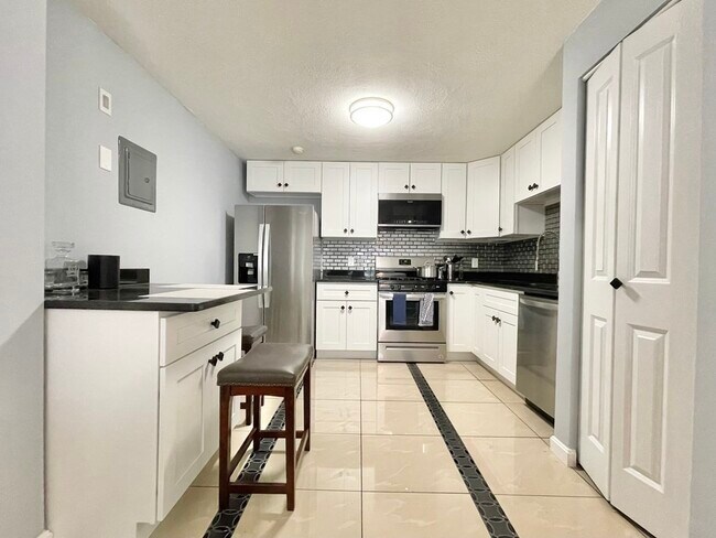 Foto del edificio - 10 Kenmar Dr