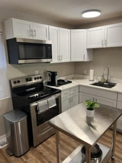 Foto del edificio - Beautiful Renovated Townhouse-Fully Furnis...