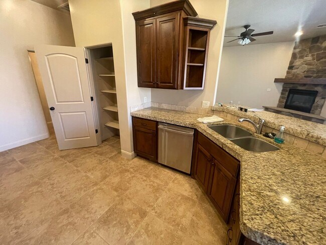 Foto del edificio - Great home and Pet Friendly!!  ADA tub/shower