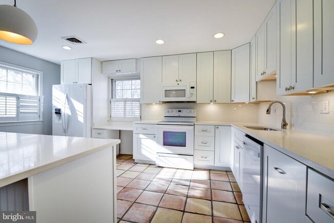 Building Photo - 1329 Oberon Way