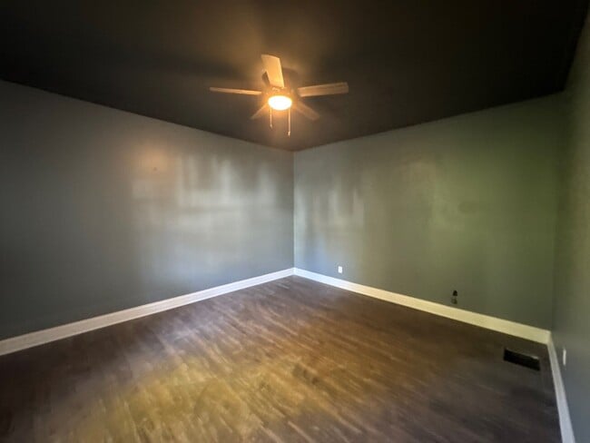 Building Photo - 230 W 29th St