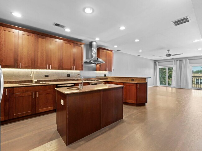 Foto del edificio - 1523 N Ashland Ave