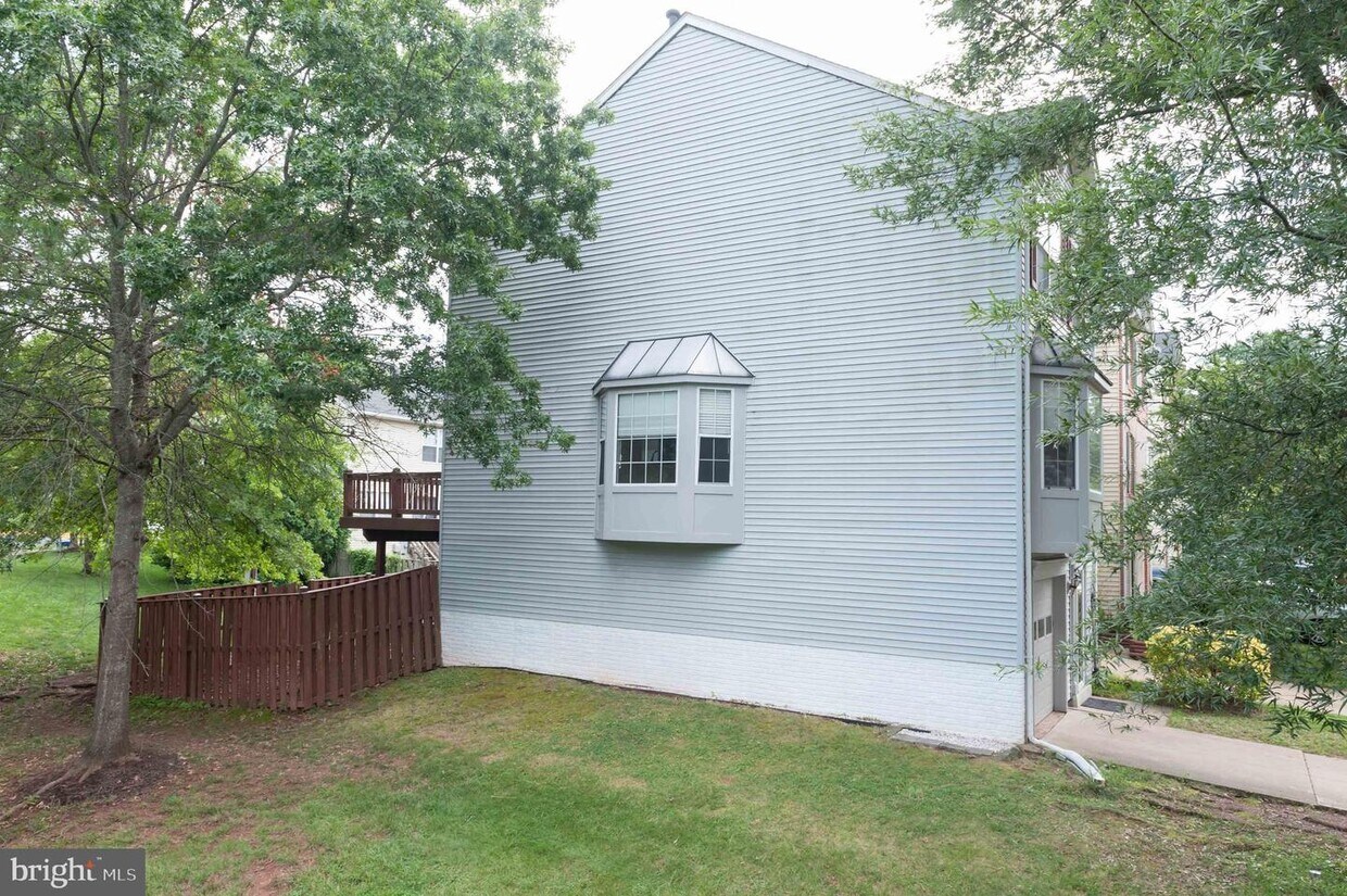 14724 Stream Pond Dr, Centreville, VA 20120 Townhouse for Rent in